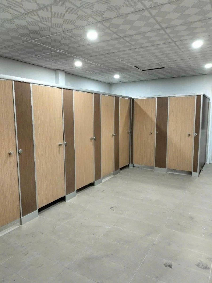 Giải Pháp Thi Công Vách Ngăn Vệ Sinh Cho Toilet Công Cộng 