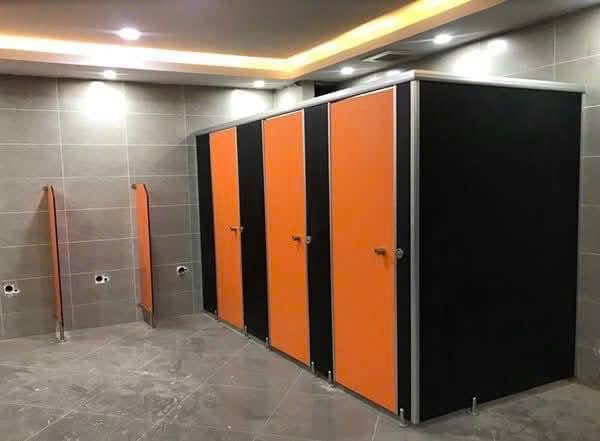 Quy Trình Thi Công Vách Ngăn Tấm Compact Đúng Chuẩn: Giải Pháp Tối Ưu Cho Không Gian Vệ Sinh