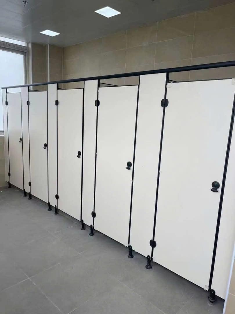 Quy Trình Khảo Sát Và Thi Công Vách Ngăn Vệ Sinh Từ A Đến Z 